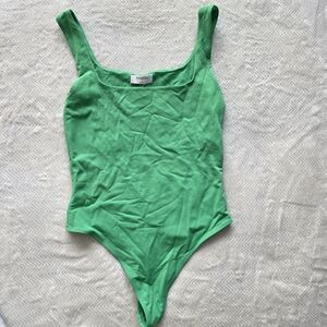 Babaton Aritzia Contour Squareneck Bodysuit - Bright Kelly Green